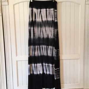 Tryst maxi skirt